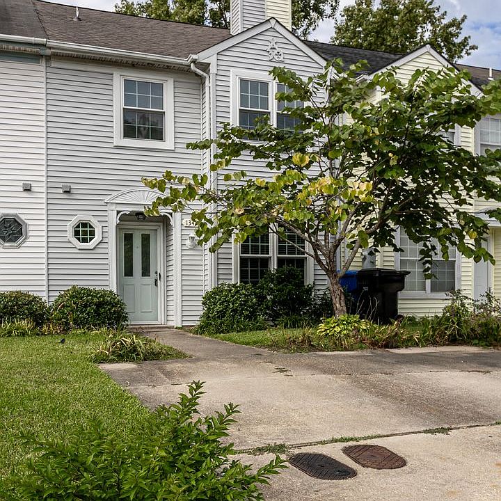 1st image of 1342 Victorian Cres