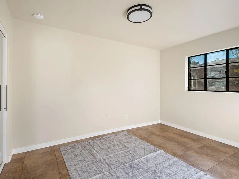 1322 E Miles St — Photo 8