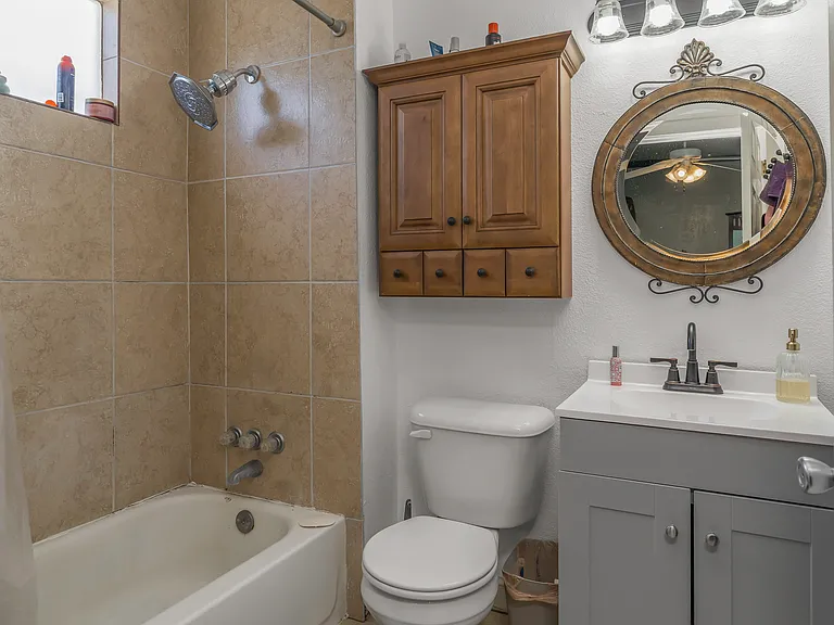 403 Boulevard St — Photo 17