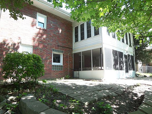 4th image of 251 Oakley Pl