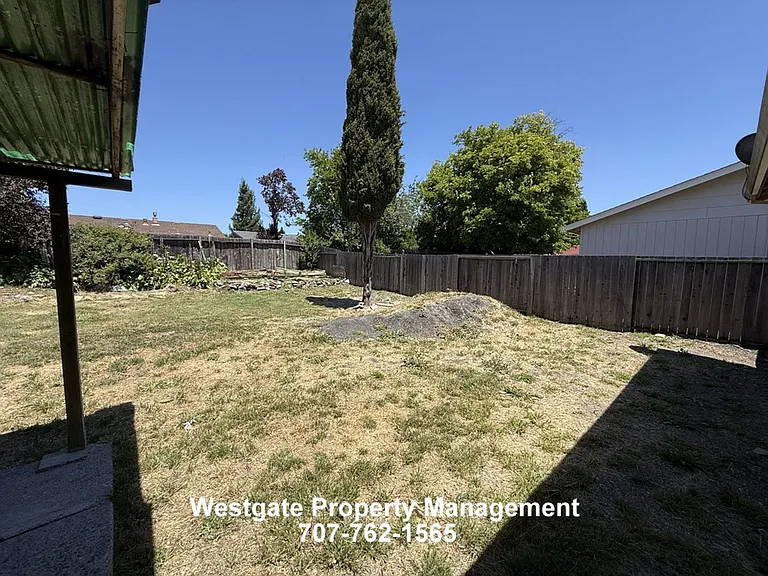 1340 Ramona Ln — Photo 8