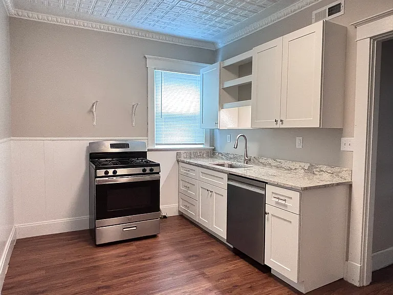 4030 Burwood Ave #2 — Photo 1