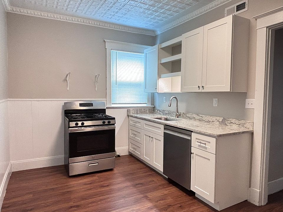 1st image of 4030 Burwood Ave #2
