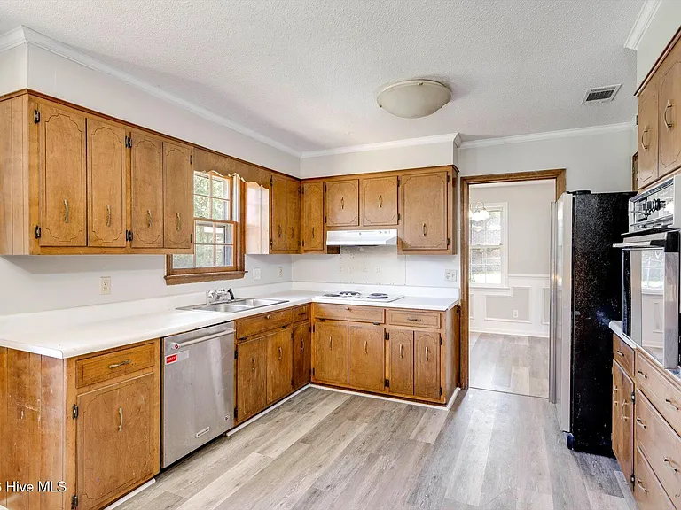 152 Holiday Dr — Photo 17