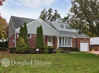 17 Evelyn Rd, Port Washington, NY 11050