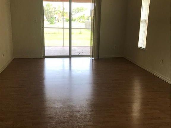 5th image of 1512 SW 28th Ter
