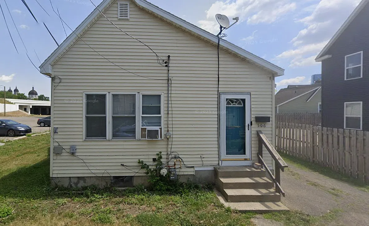 2 bed, 1000 sqft, $1,600 — Photo 1