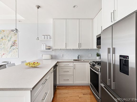 4th image of 303 E 43rd St APT 16C
