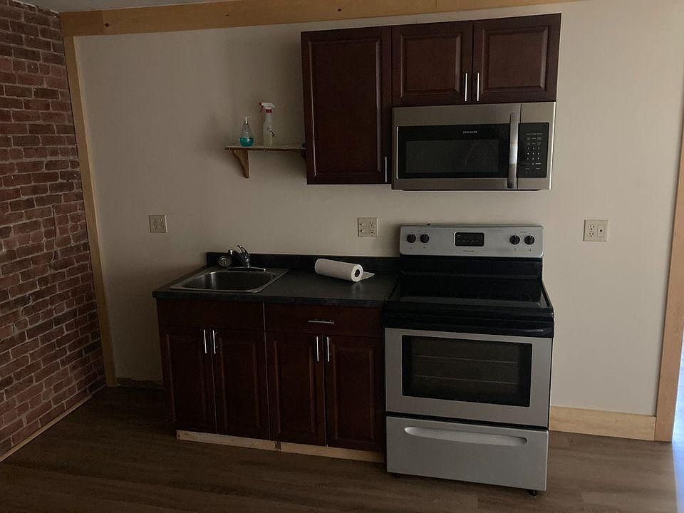 1st image of 418 Main St Floor 1