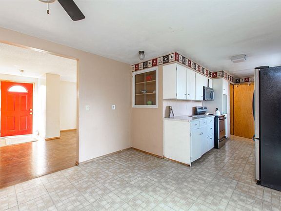 5th image of 1307 S Underwood St