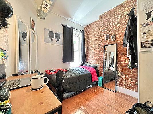 5th image of 864 Hart St APT 2R