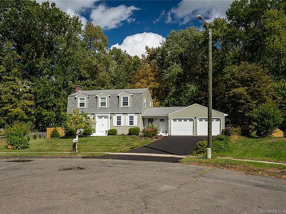 2nd image of 13 Pilgrim Cir