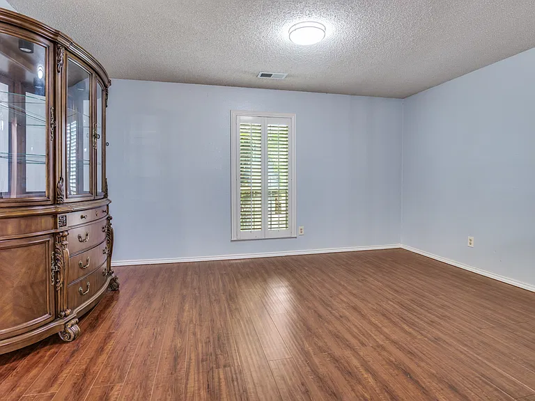 528 Lester St — Photo 19