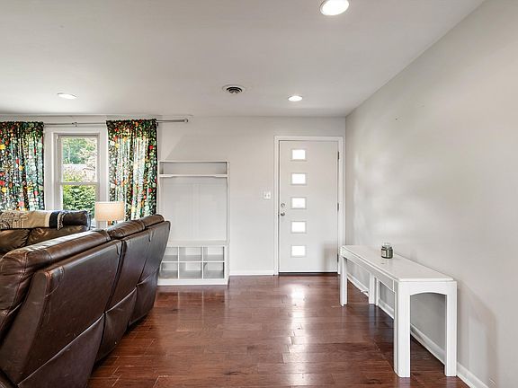 5th image of 600 Elaine Dr