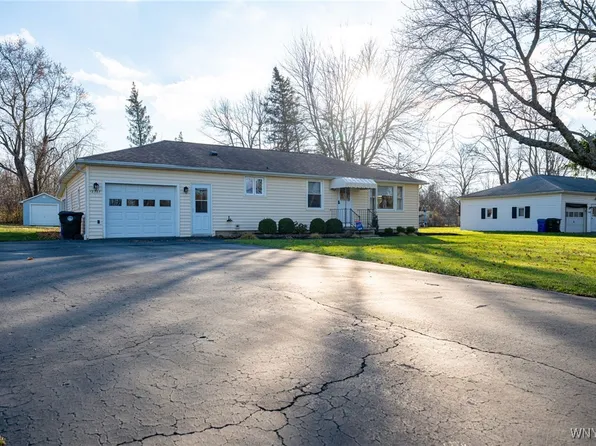 12387 Westwood Rd, Alden, NY 14004