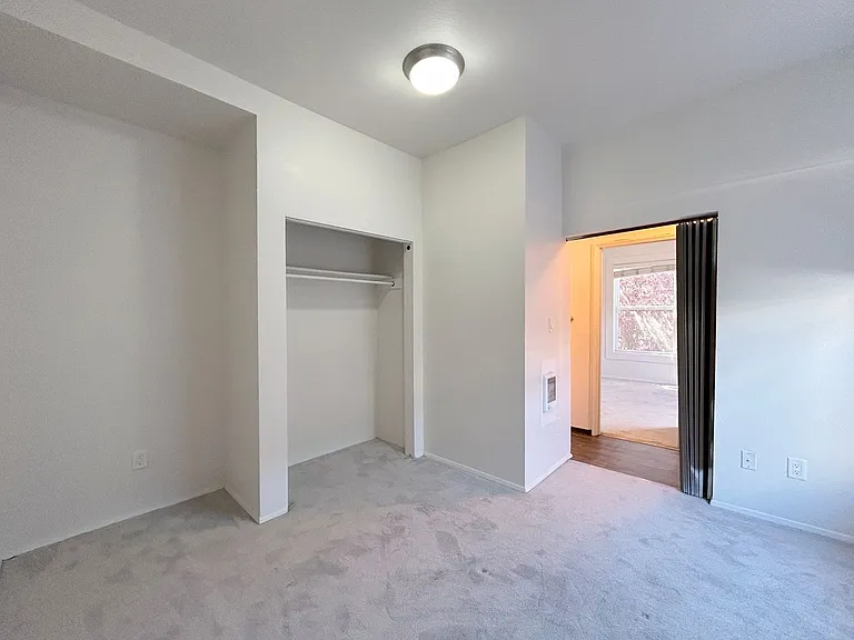 Ludlow B Apartments — Photo 11