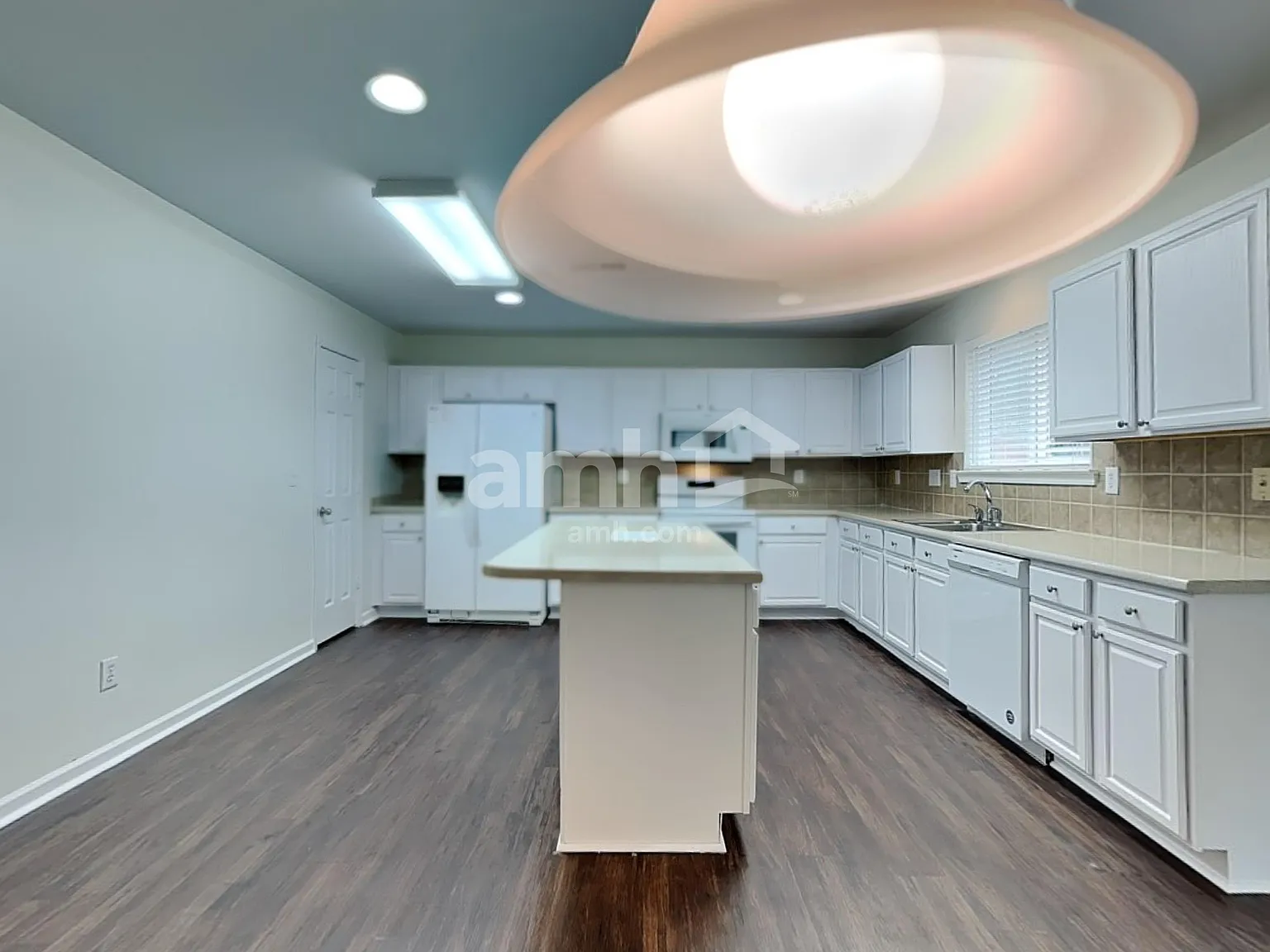 3 bed, 2.5 bath, 2911 sqft, $2,705 — Photo 3