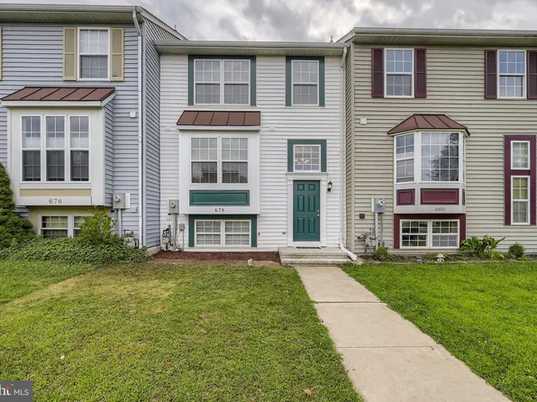 678 Boxwood Dr, Hampstead, MD 21074