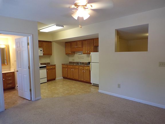 3rd image of 249 E Chicago St APT 4