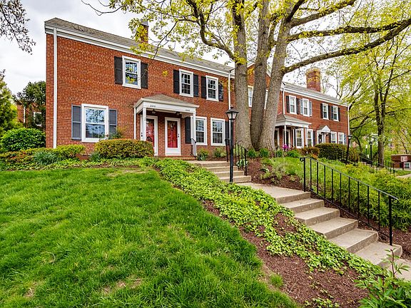 3rd image of 2928 S Dinwiddie St