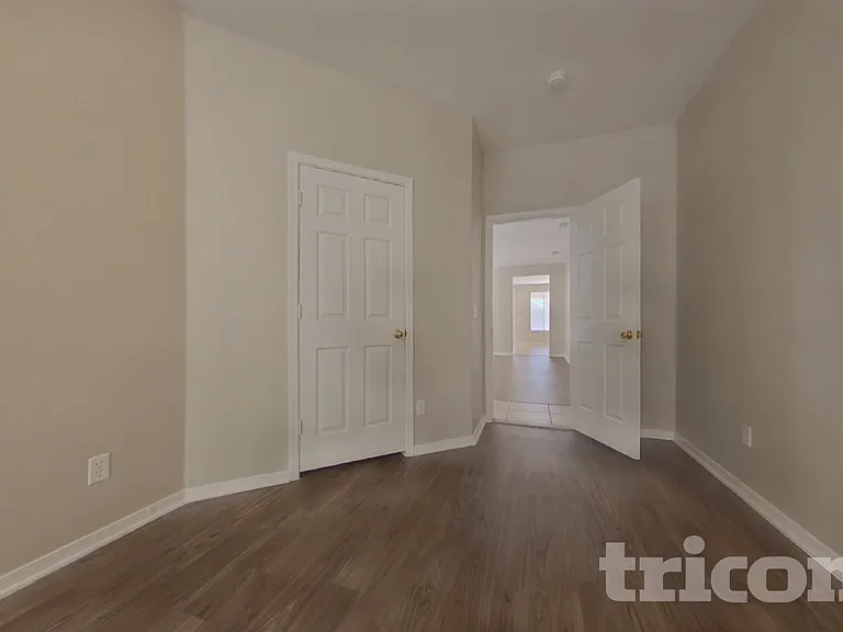 6619 W Golden Ln — Photo 10