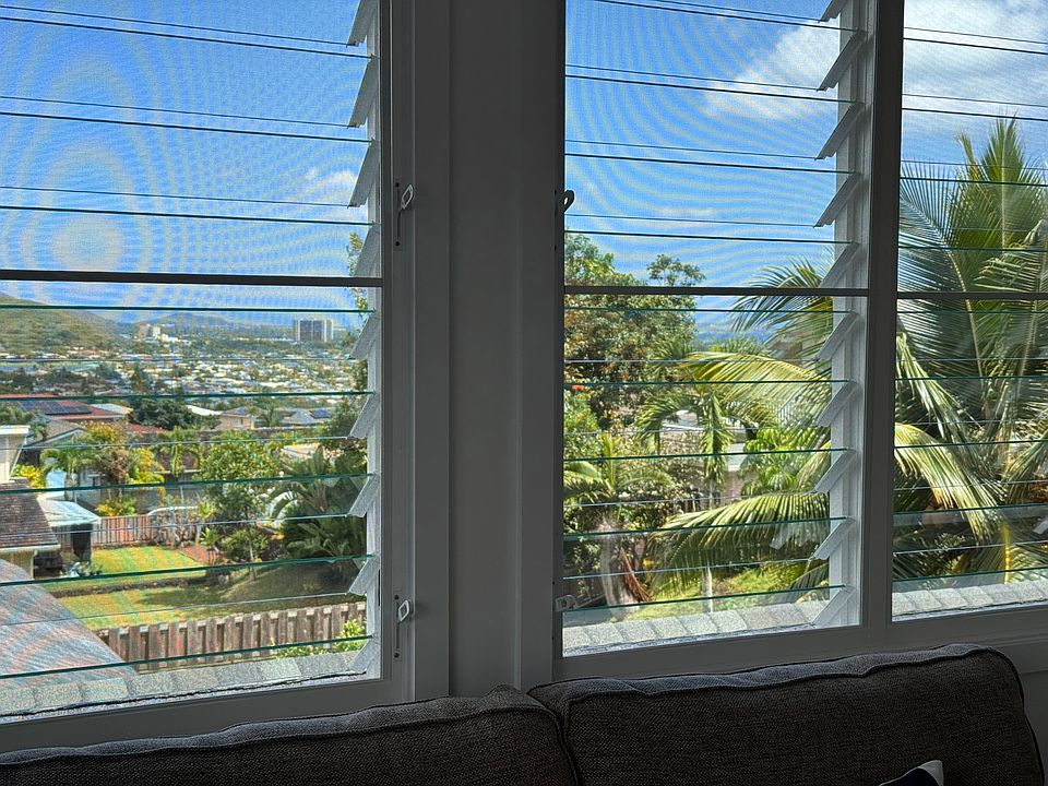 Peek a boo view of the marine base, Kailua town and ocean from the livingroom