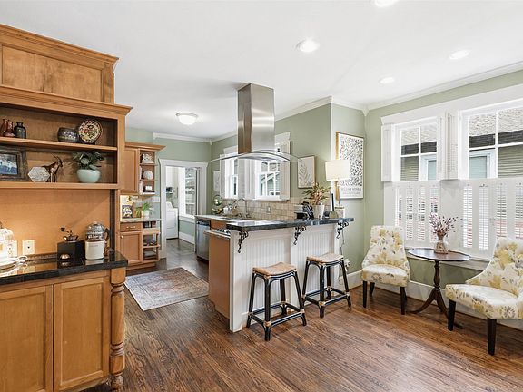 5th image of 3817 Clarke Ave