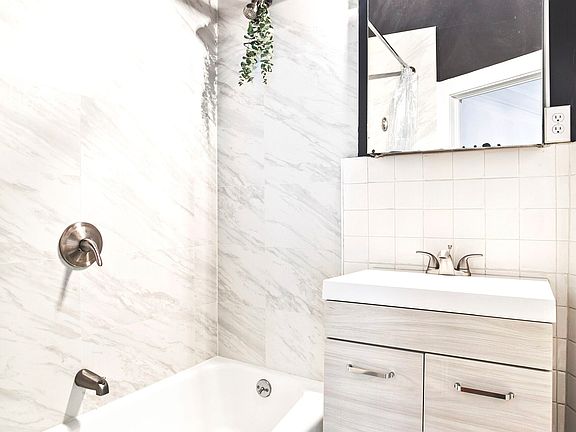 5th image of 140 W 69th St APT 103B