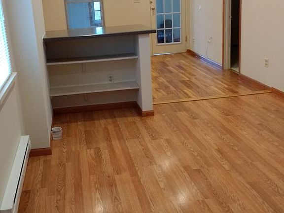 4th image of 872 N Marshfield Ave APT 3R