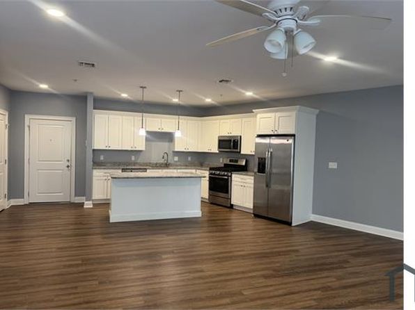 4 Longwood Ln Unit 206