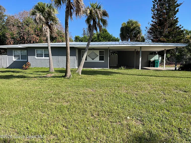 1400 Hillcrest Dr — Photo 1