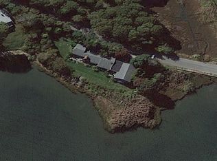 232 Lagoon Pond Rd, Tisbury, MA 02568