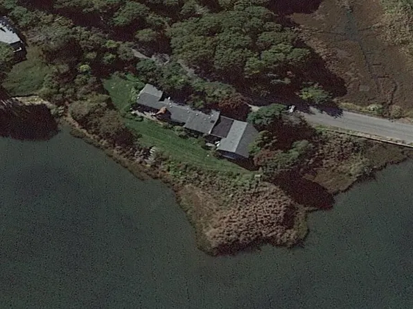 232 Lagoon Pond Road, Vineyard Haven, MA 02568