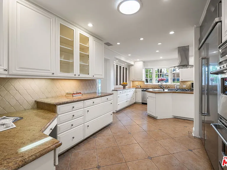 9023 Alto Cedro Dr — Photo 25