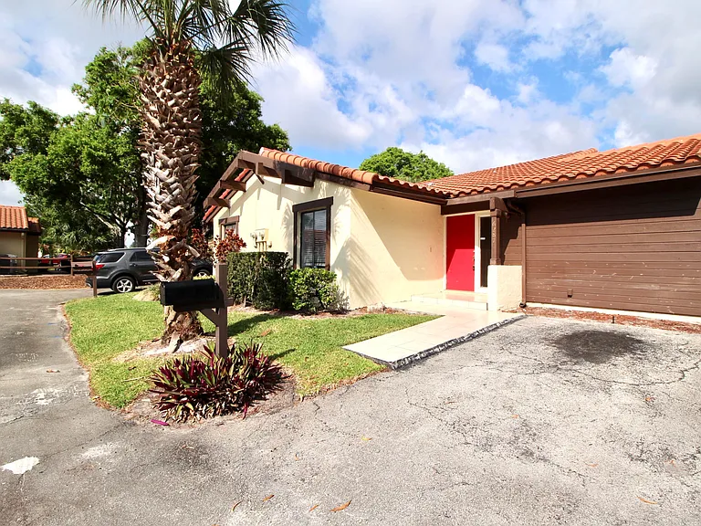 6287 Scotch Pine Ln — Photo 20