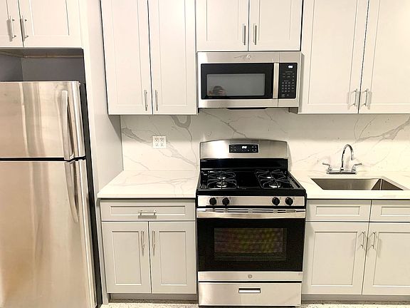 4th image of 472 Humboldt St #2