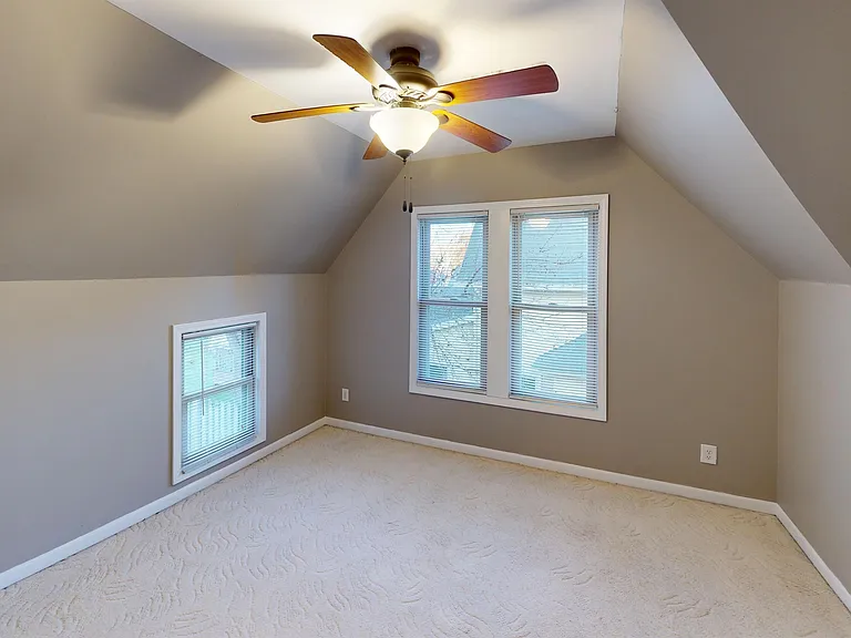 337 W Chamberlin St — Photo 3