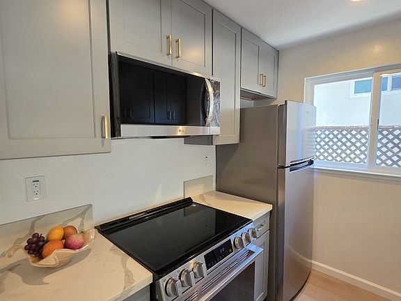 3rd image of 3574 Crestmoor Dr