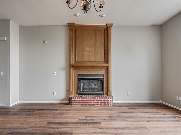 3rd image of 1085 Pioneer Rd