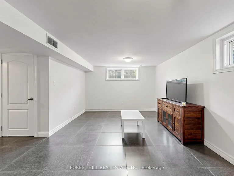 32 Wycliffe Cres — Photo 36