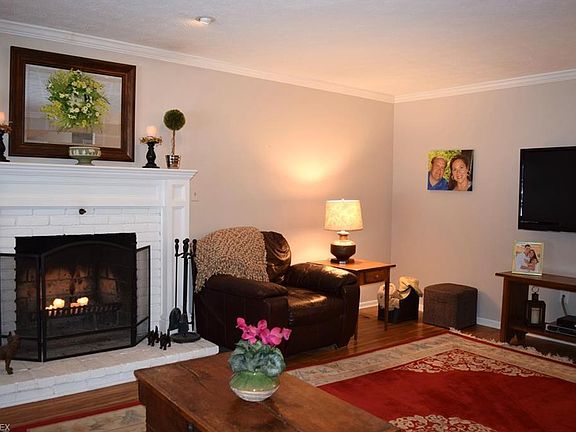 3rd image of 8356 Canterbury Ct