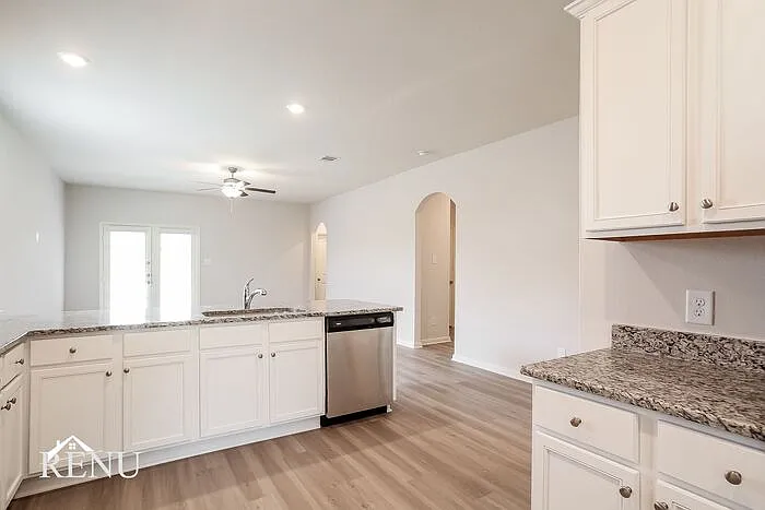 3 bed, 2.0 bath, 1570 sqft, $1,759 — Photo 4