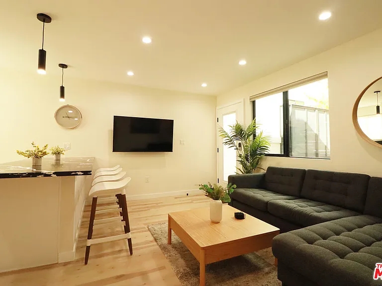 9024 Phyllis Ave #D — Photo 3