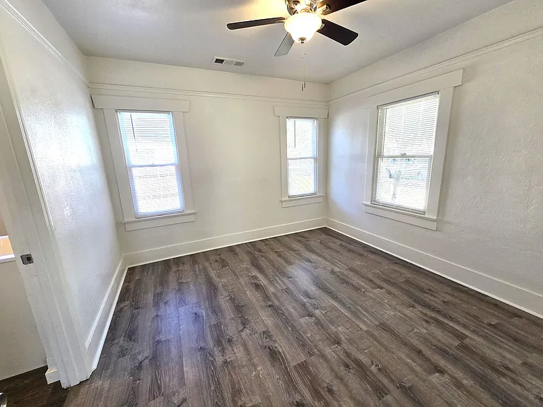 345 W Kanai Ave — Photo 5