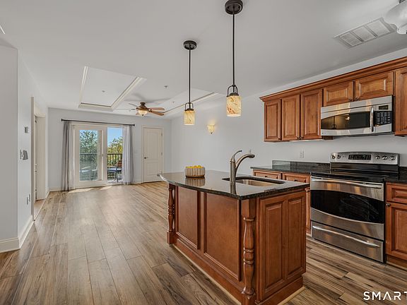 3rd image of 461 Bank Street #403