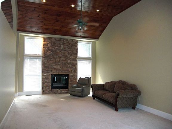 4th image of 122 Gaddis Trl