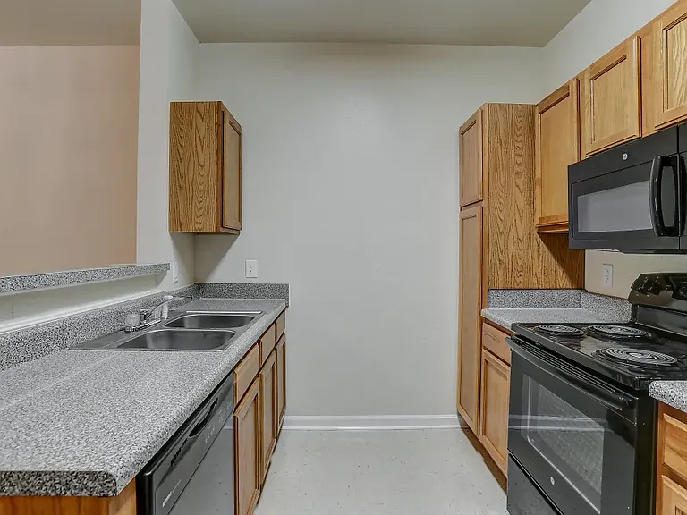 Hickory Ridge Apartments — Photo 12