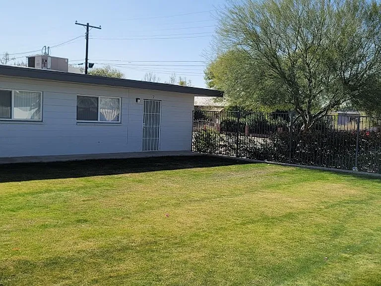 1709 N 25th Pl — Photo 1