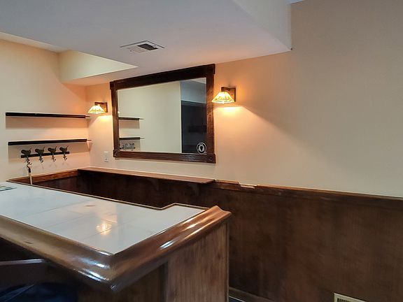 4th image of 107 Windsor Ct