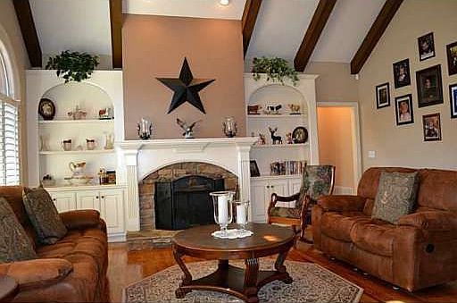 5th image of 1072 Meadow Brook Dr